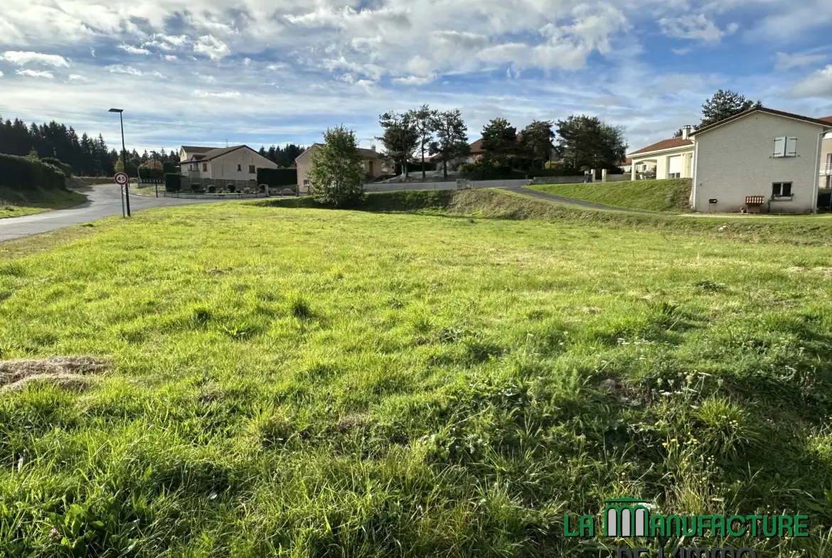 Terrain constructible de 1574 m² à Montfaucon-en-Velay – Idéal pour votre maison individuelle 