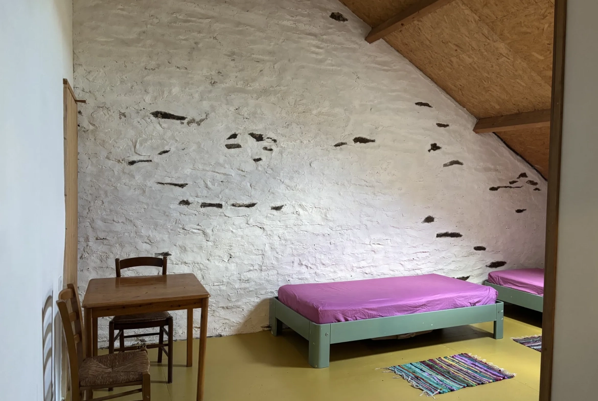 Domaine unique à Préveranges avec maison, bâtiments et terres, environnement naturel exceptionnel 