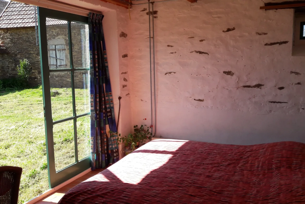 Domaine unique à Préveranges avec maison, bâtiments et terres, environnement naturel exceptionnel 