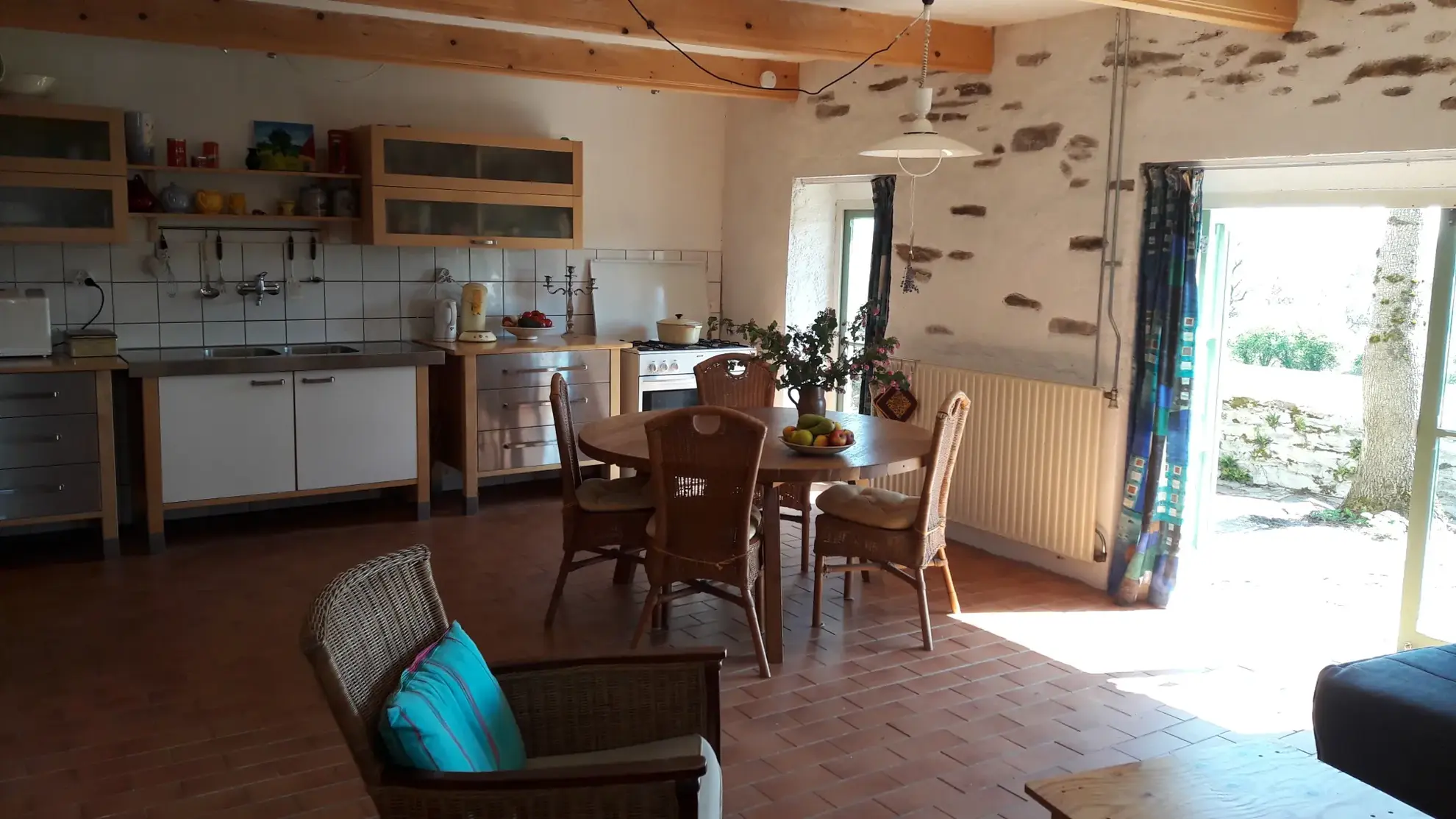 Domaine unique à Préveranges avec maison, bâtiments et terres, environnement naturel exceptionnel 