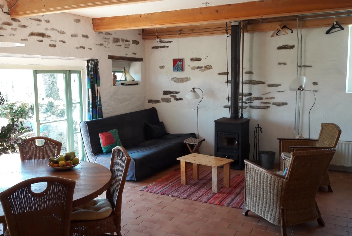 Domaine unique à Préveranges avec maison, bâtiments et terres, environnement naturel exceptionnel 