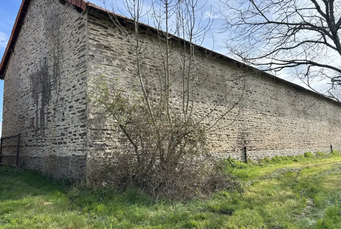 Domaine unique à Préveranges avec maison, bâtiments et terres, environnement naturel exceptionnel 