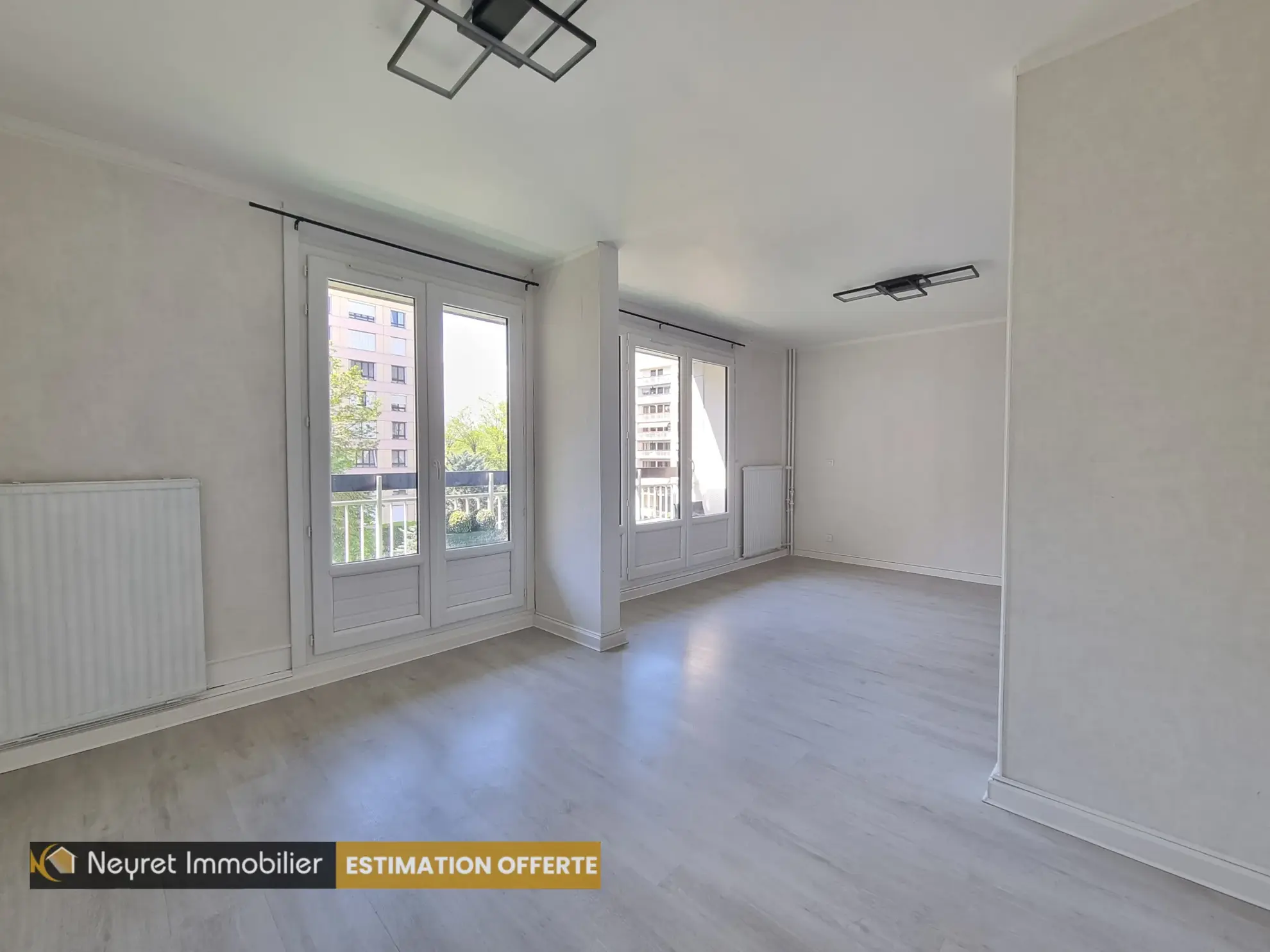 Appartement T4 rénové avec balcon et cave à Limas près du Parc Vermorel 