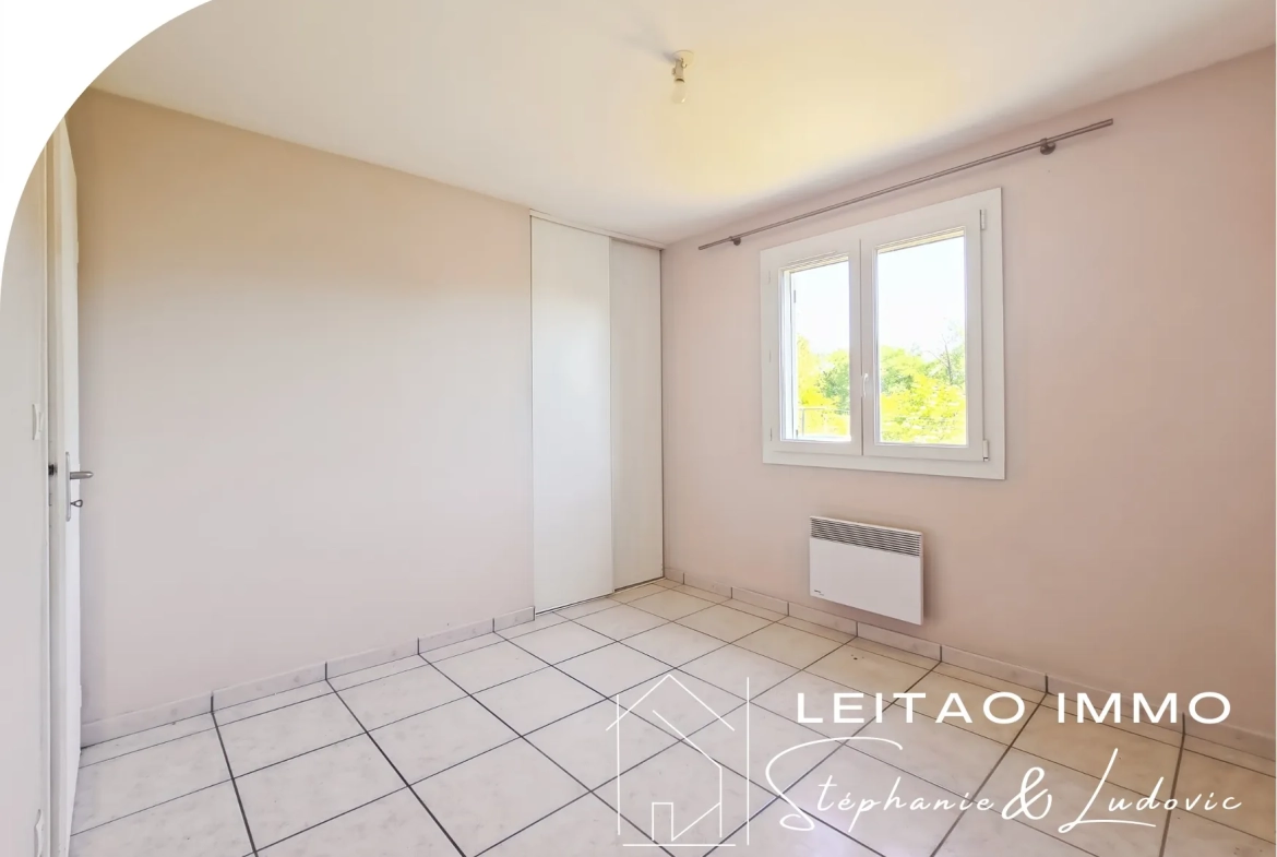 Maison individuelle de 80 m² avec jardin et piscine à Busque 