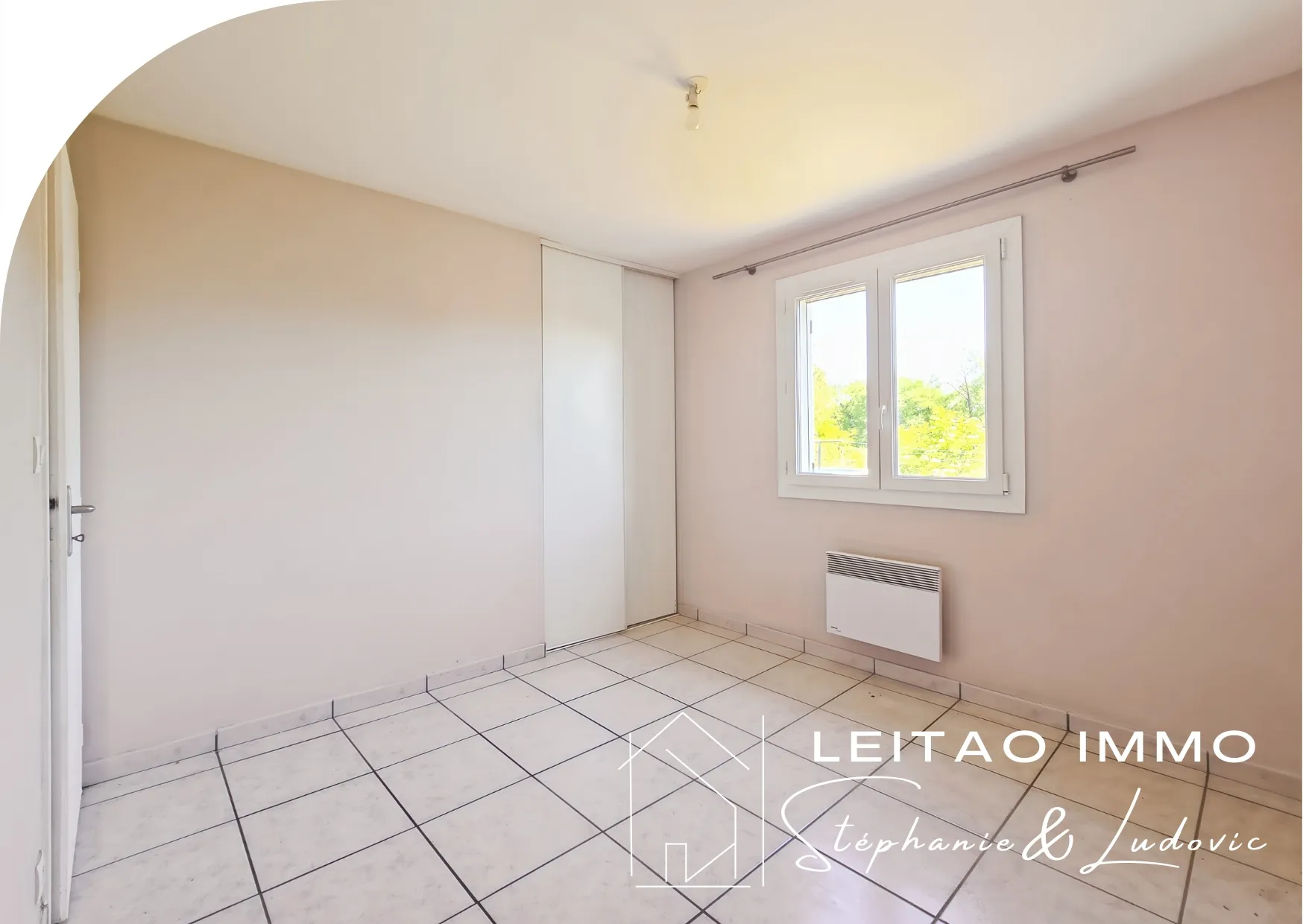 Maison individuelle de 80 m² avec jardin et piscine à Busque 