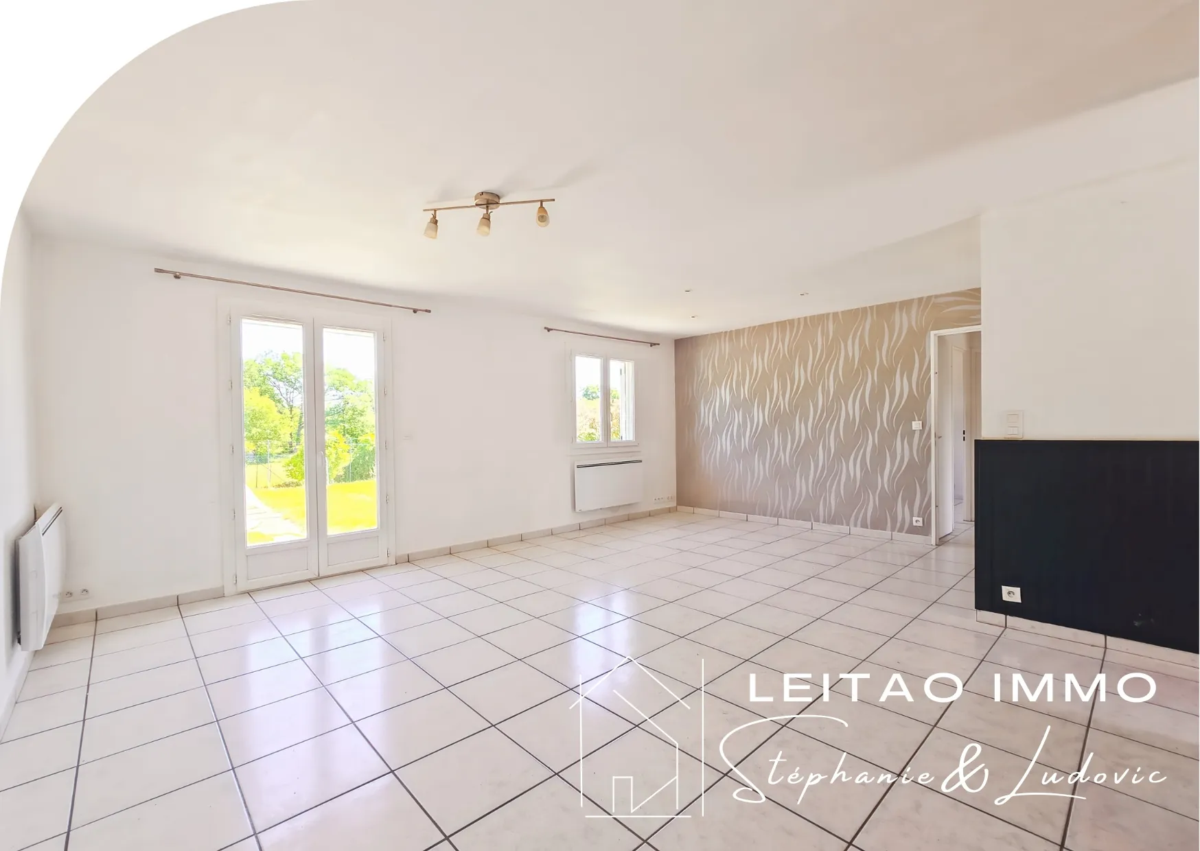 Maison individuelle de 80 m² avec jardin et piscine à Busque 