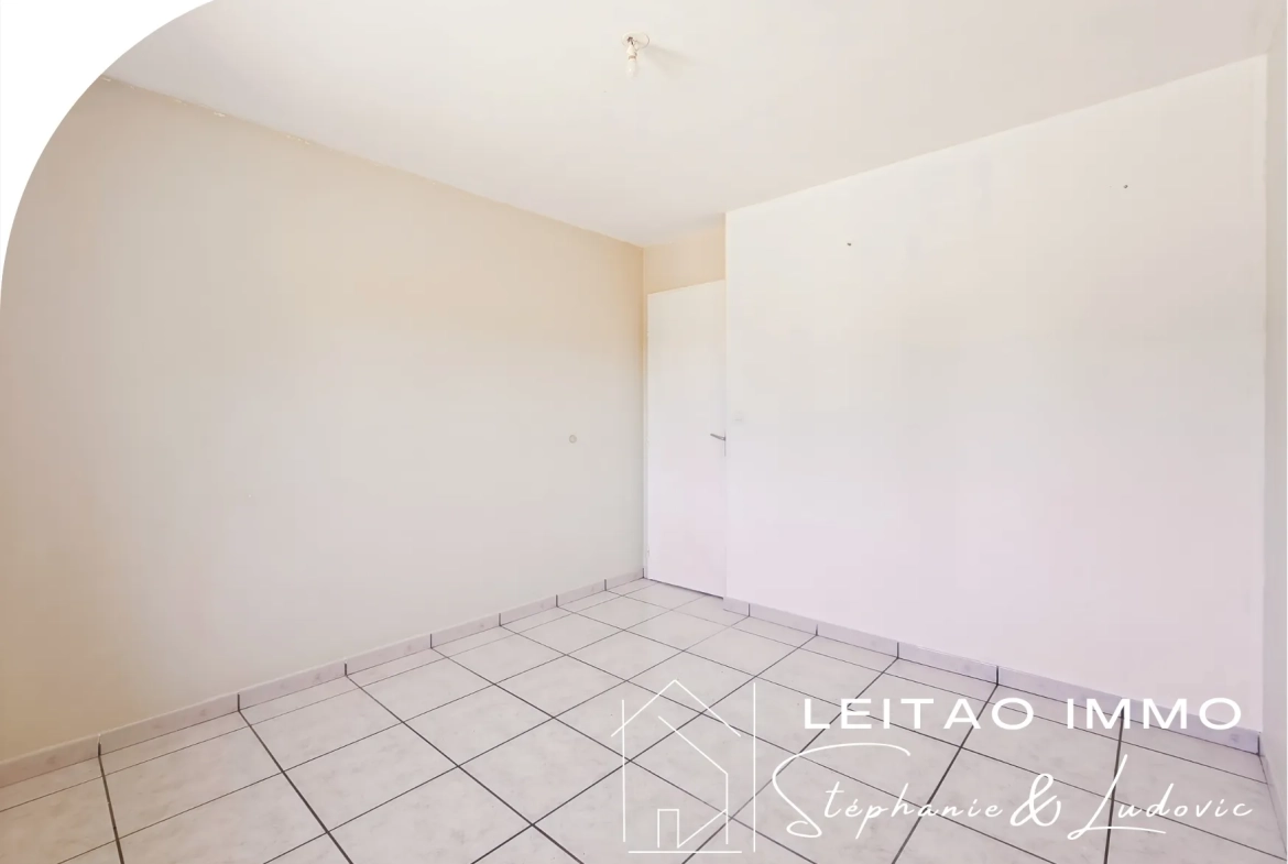 Maison individuelle de 80 m² avec jardin et piscine à Busque 