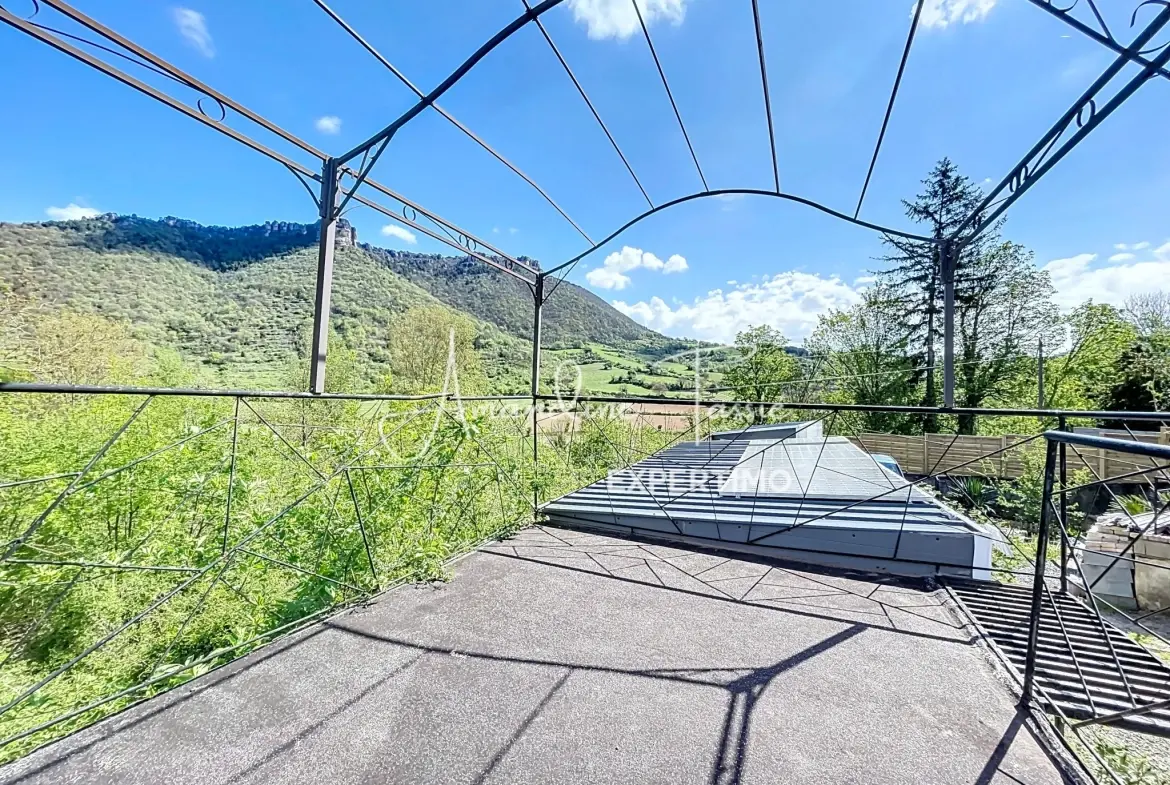Maison avec vue exceptionnelle sur le roc Nantais à Nant - 3 chambres, jardin et confort moderne 