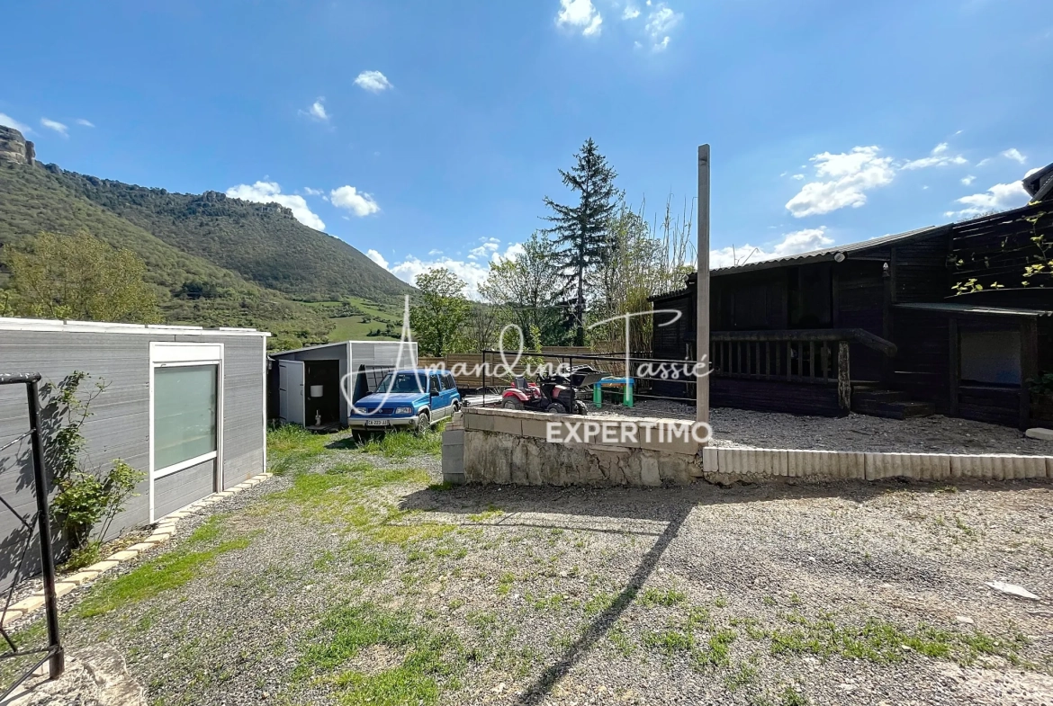 Maison avec vue exceptionnelle sur le roc Nantais à Nant - 3 chambres, jardin et confort moderne 