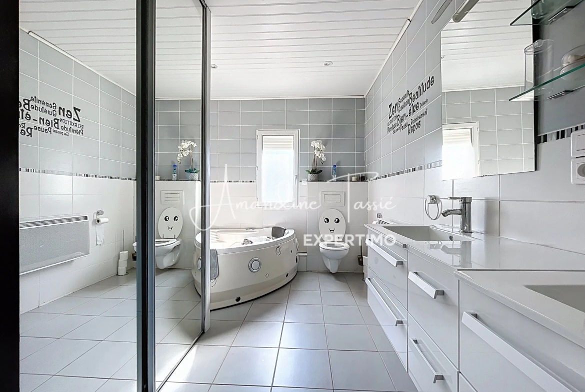 Maison avec vue exceptionnelle sur le roc Nantais à Nant - 3 chambres, jardin et confort moderne 