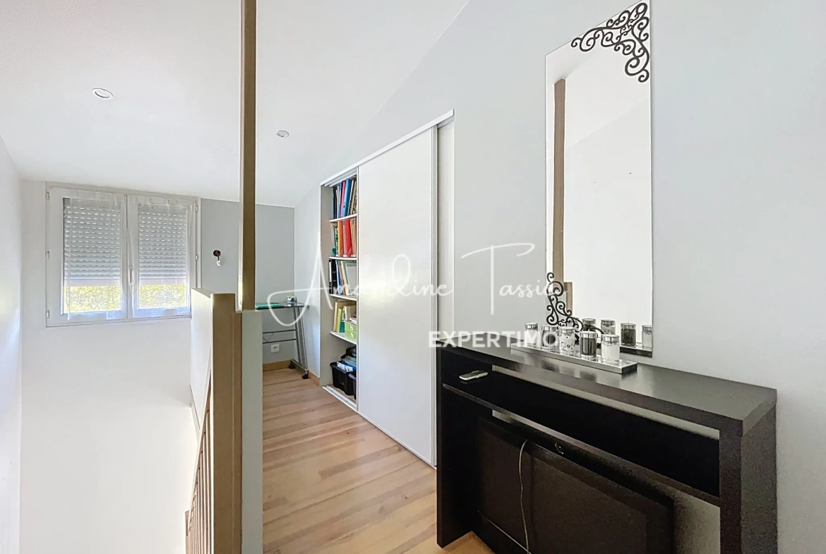 Maison avec vue exceptionnelle sur le roc Nantais à Nant - 3 chambres, jardin et confort moderne 