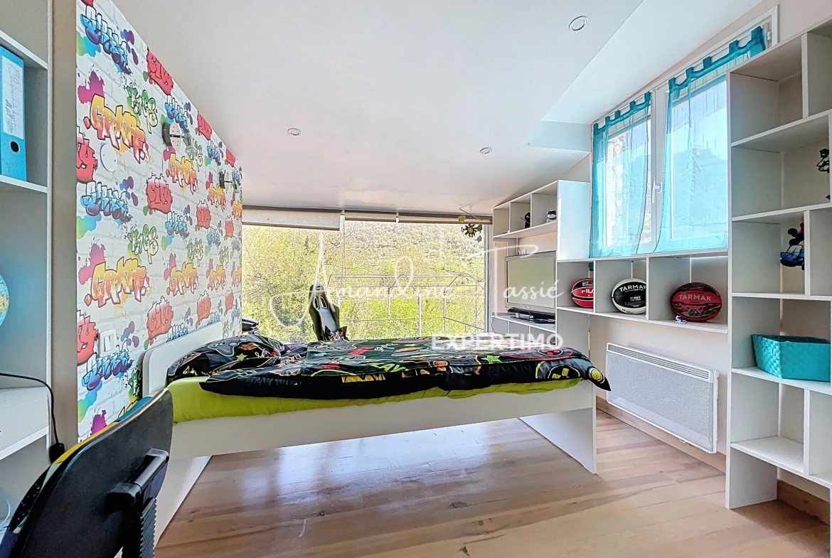 Maison avec vue exceptionnelle sur le roc Nantais à Nant - 3 chambres, jardin et confort moderne 