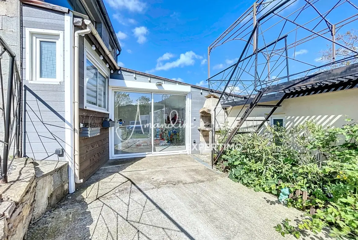 Maison avec vue exceptionnelle sur le roc Nantais à Nant - 3 chambres, jardin et confort moderne 