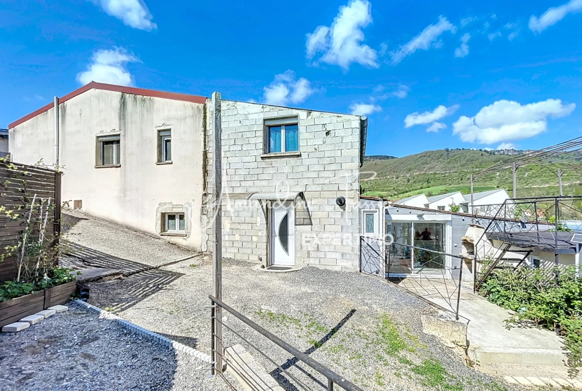 Maison avec vue exceptionnelle sur le roc Nantais à Nant - 3 chambres, jardin et confort moderne 