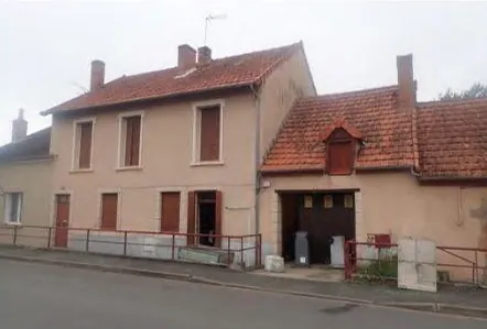 Maison T4 à vendre à Commentry - Vente aux enchères à partir de 40 000 €