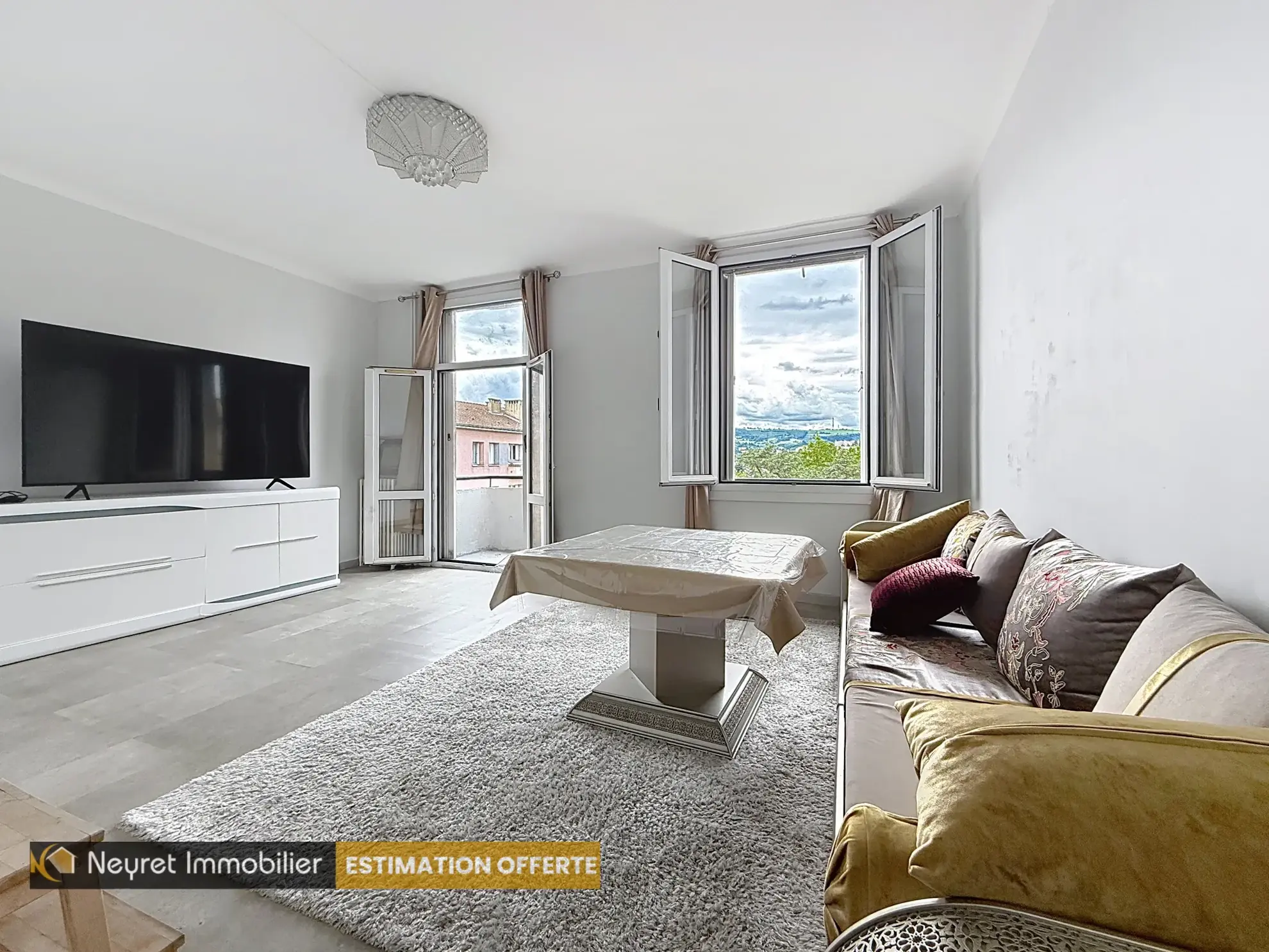 Appartement T4 à Saint-Étienne Montplaisir avec balcon et cave 
