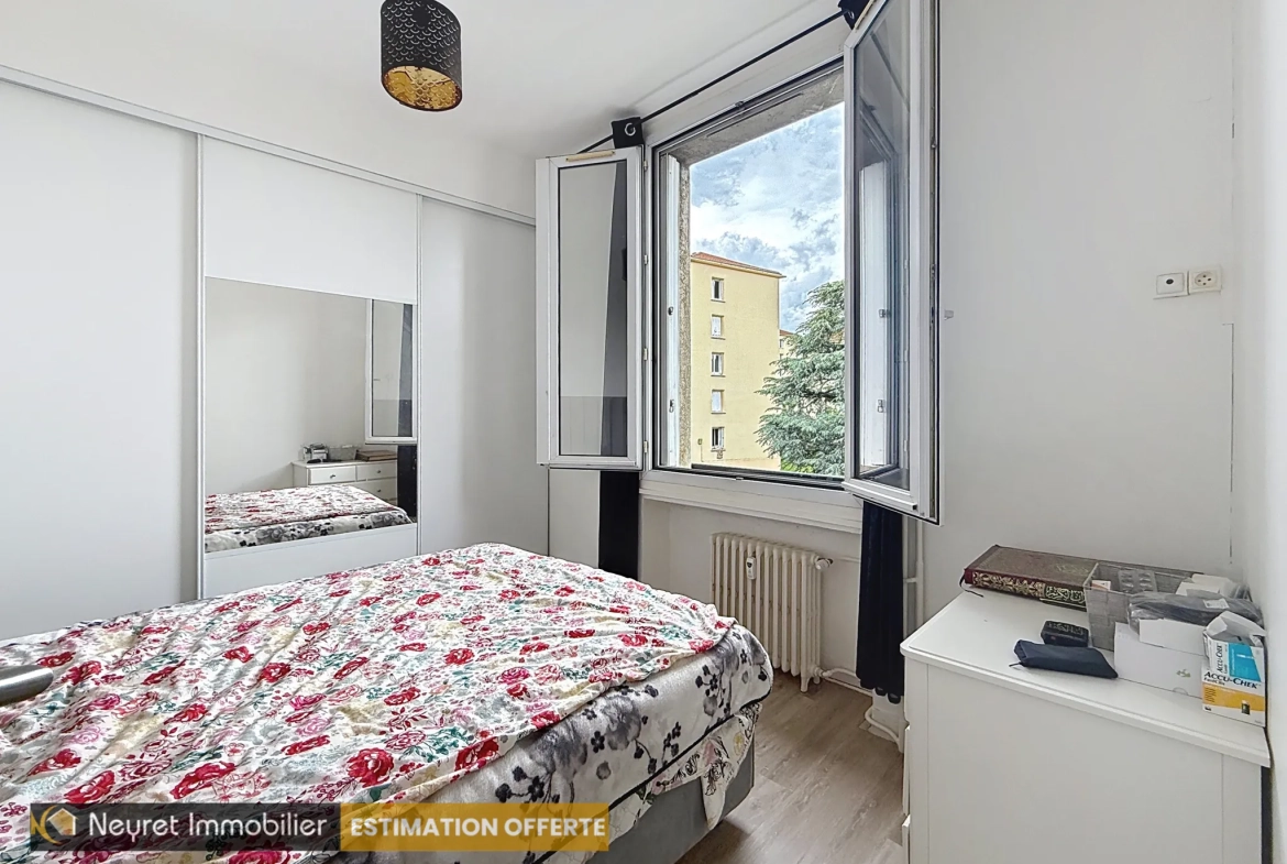 Appartement T4 à Saint-Étienne Montplaisir avec balcon et cave 
