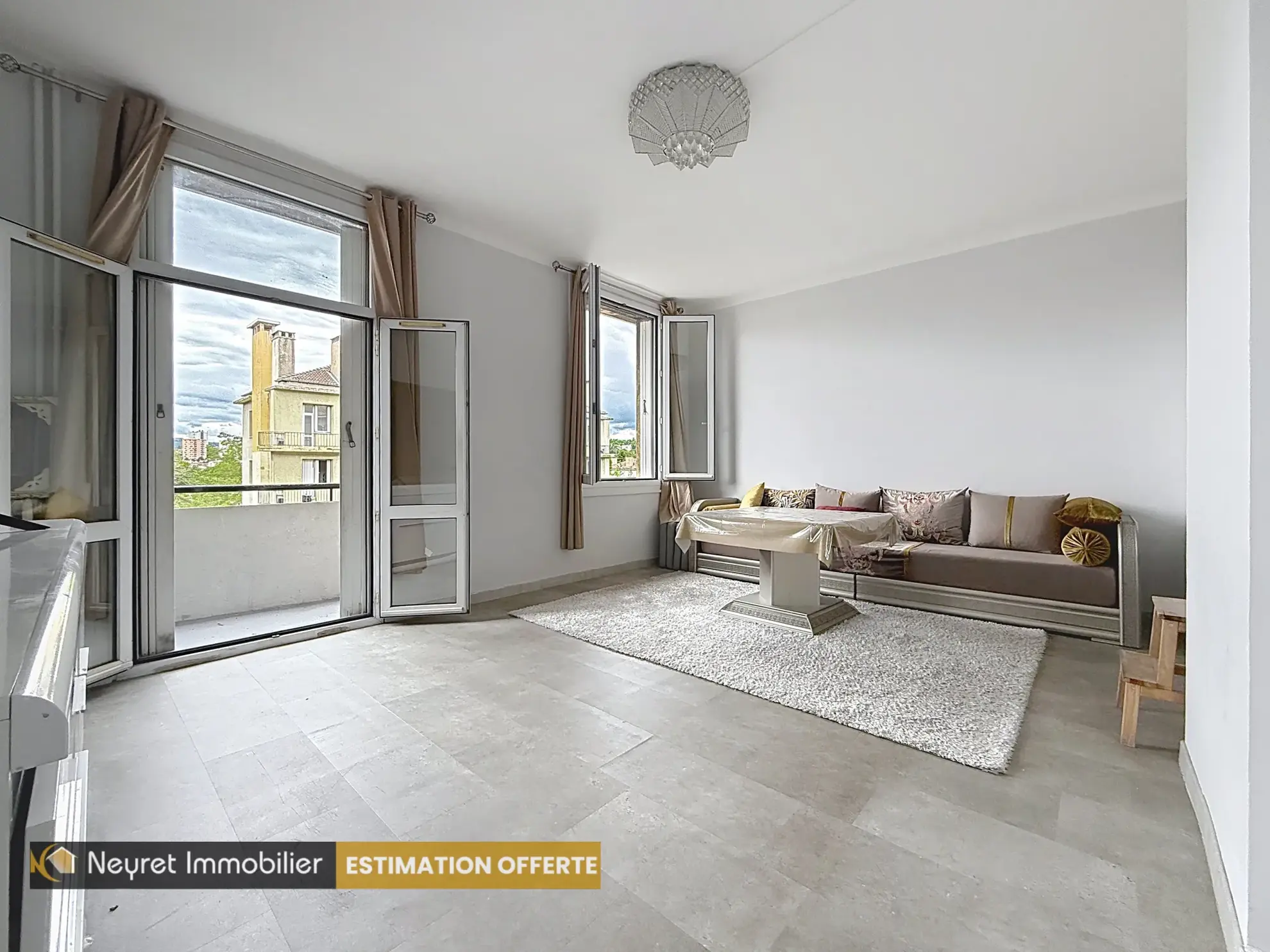 Appartement T4 à Saint-Étienne Montplaisir avec balcon et cave 