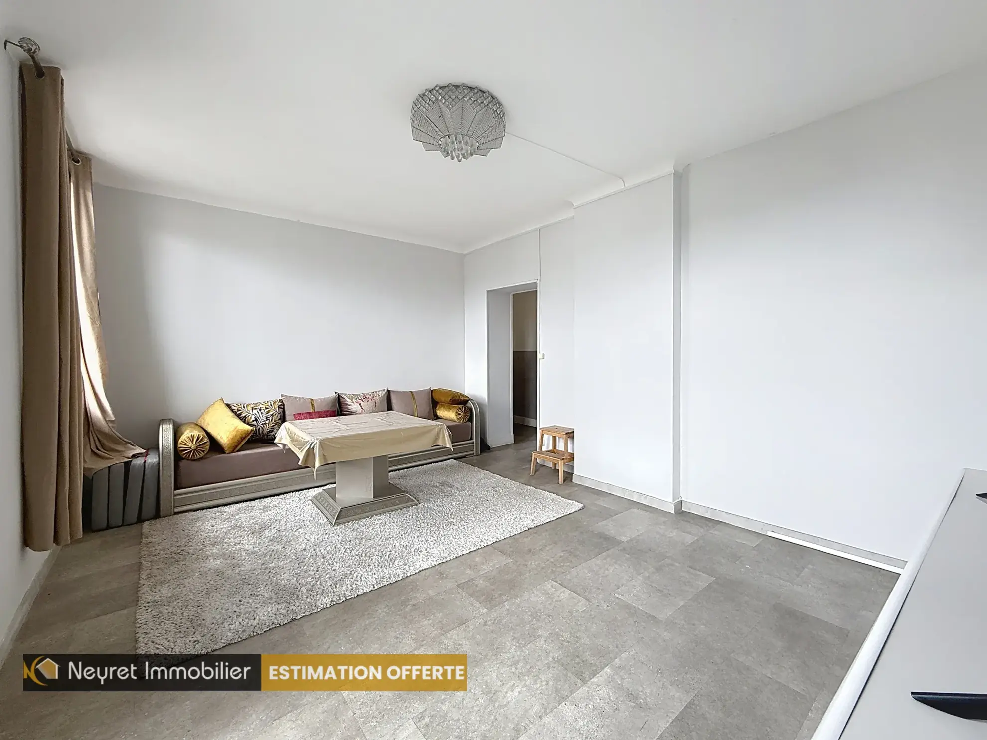 Appartement T4 à Saint-Étienne Montplaisir avec balcon et cave 