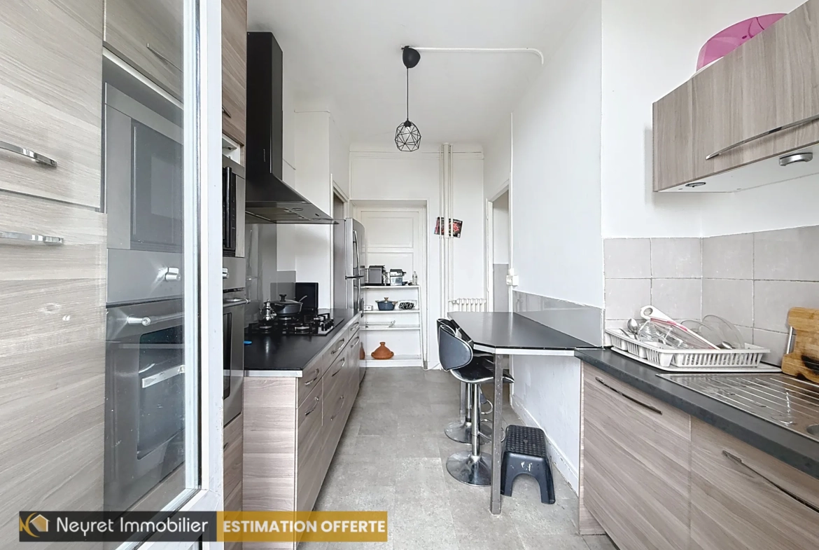 Appartement T4 à Saint-Étienne Montplaisir avec balcon et cave 