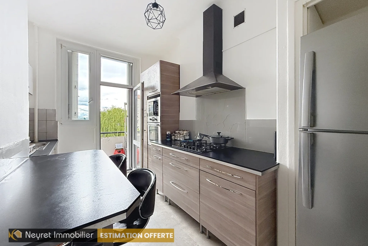 Appartement T4 à Saint-Étienne Montplaisir avec balcon et cave 