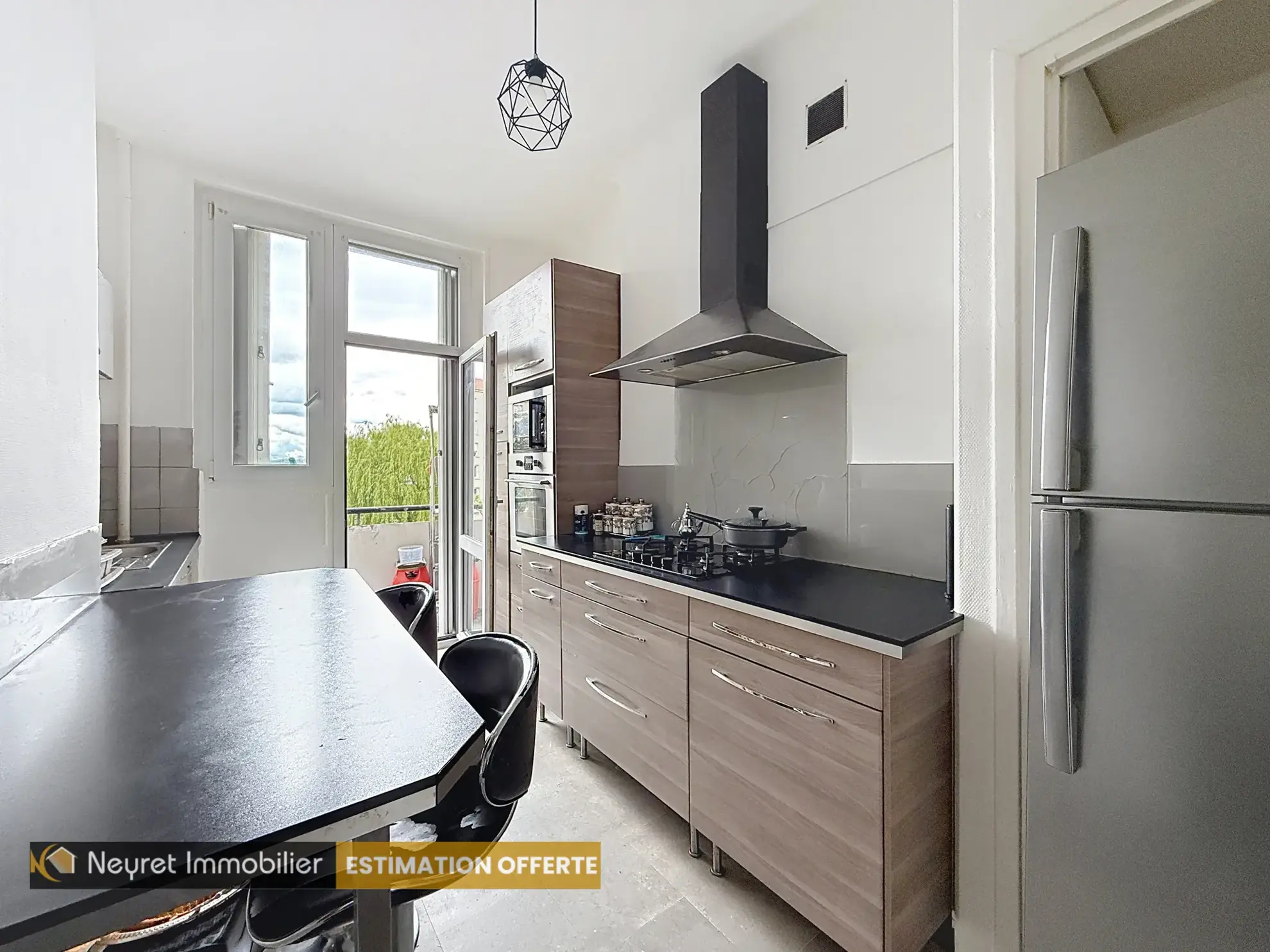 Appartement T4 à Saint-Étienne Montplaisir avec balcon et cave 