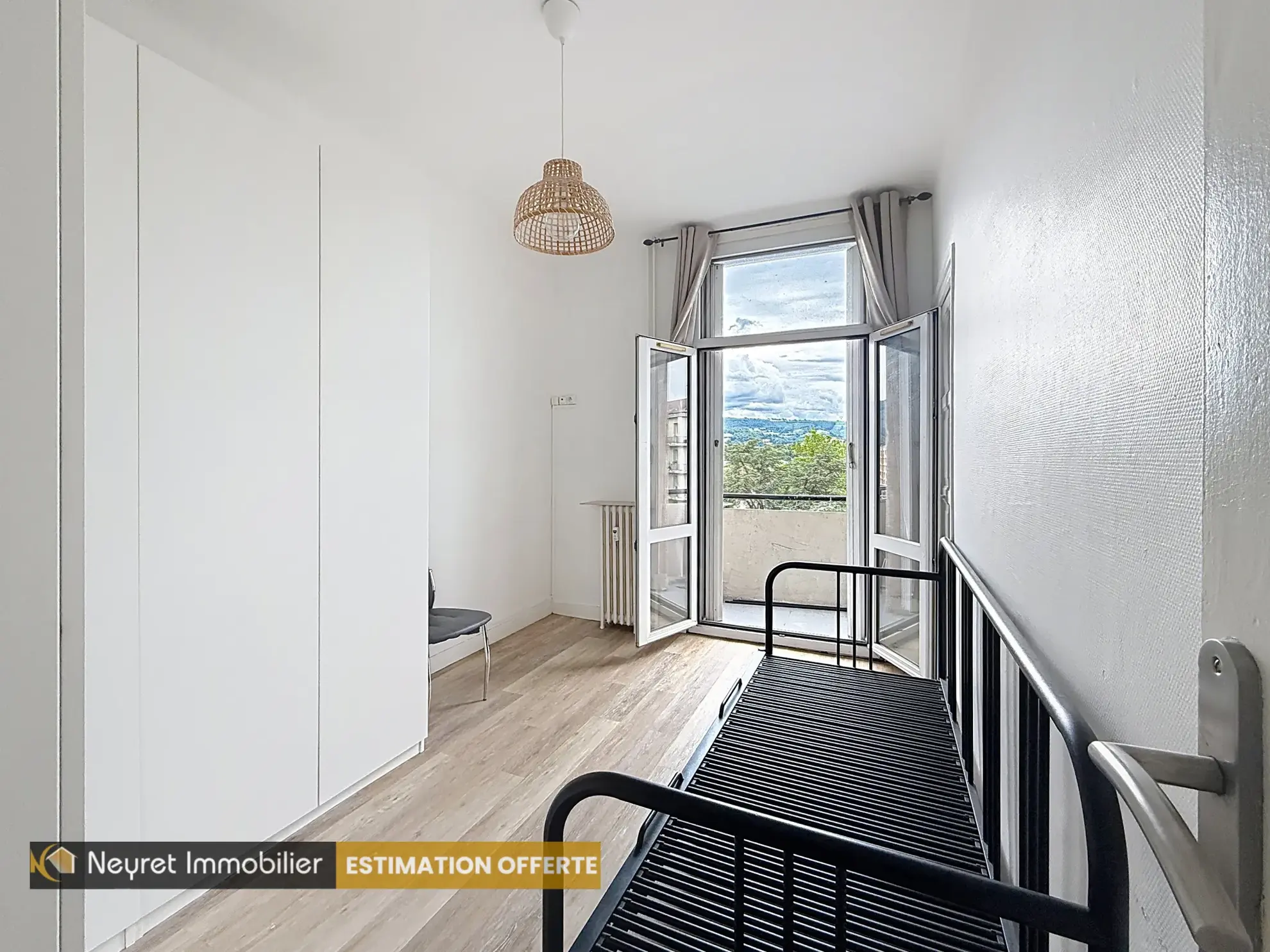 Appartement T4 à Saint-Étienne Montplaisir avec balcon et cave 