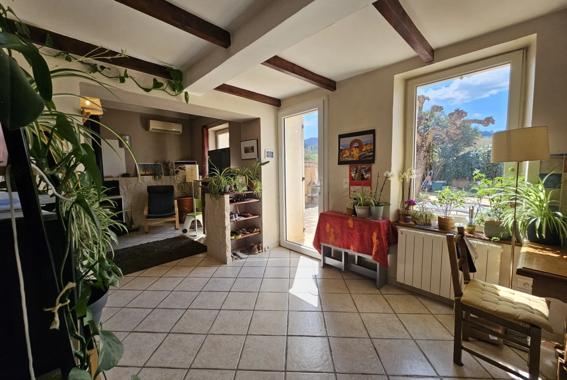 Maison ancienne de 110 m² avec cour privée dans le Luberon 