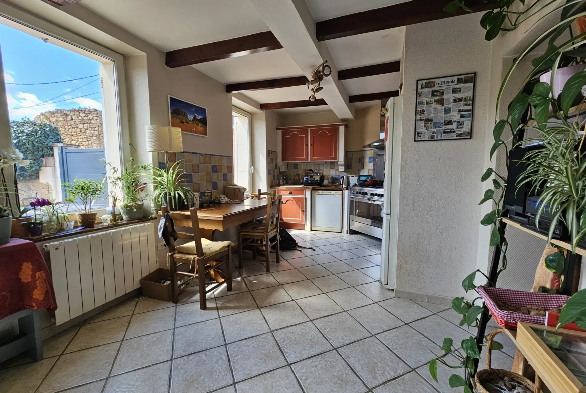 Maison ancienne de 110 m² avec cour privée dans le Luberon 