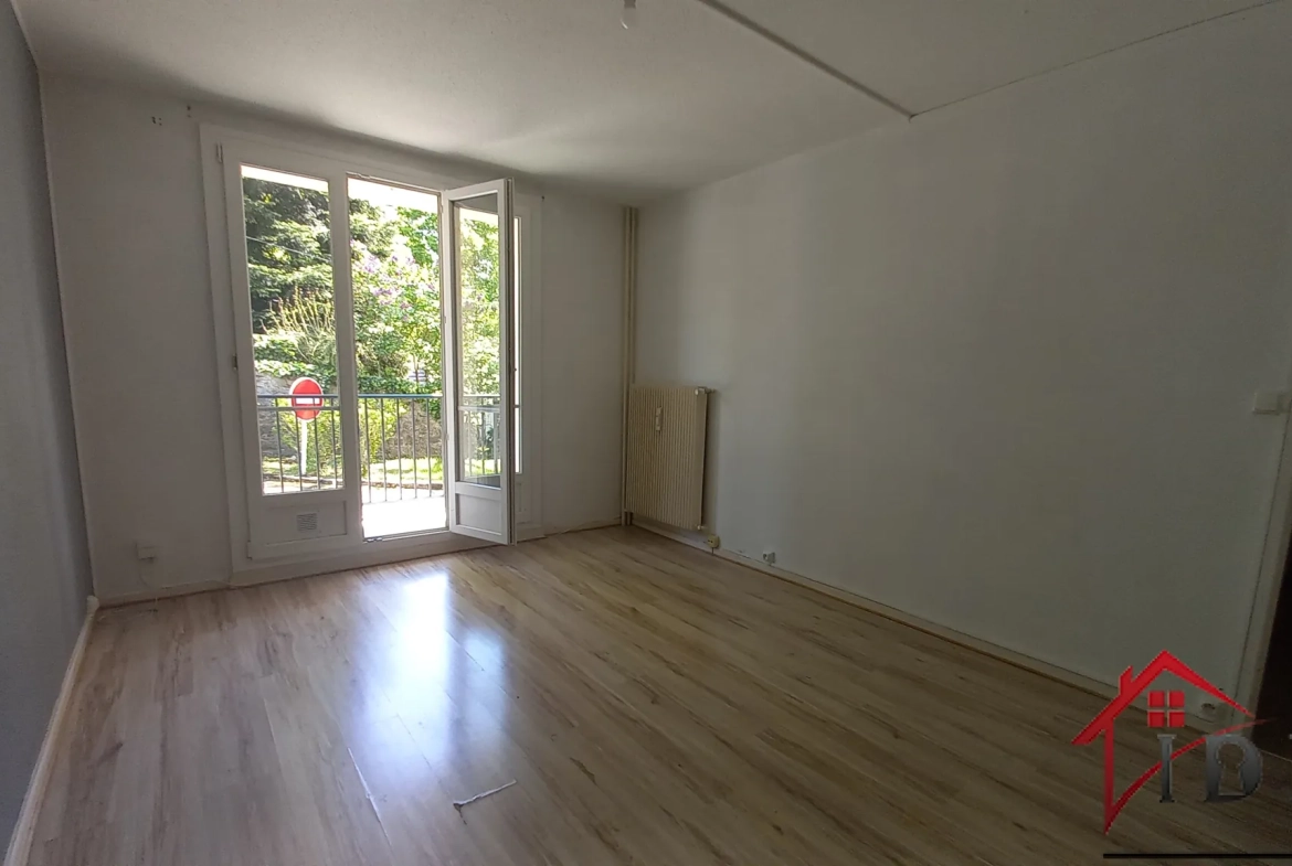 Appartement 3 pièces à Lons-le-Saunier avec terrasse, parking et cave 