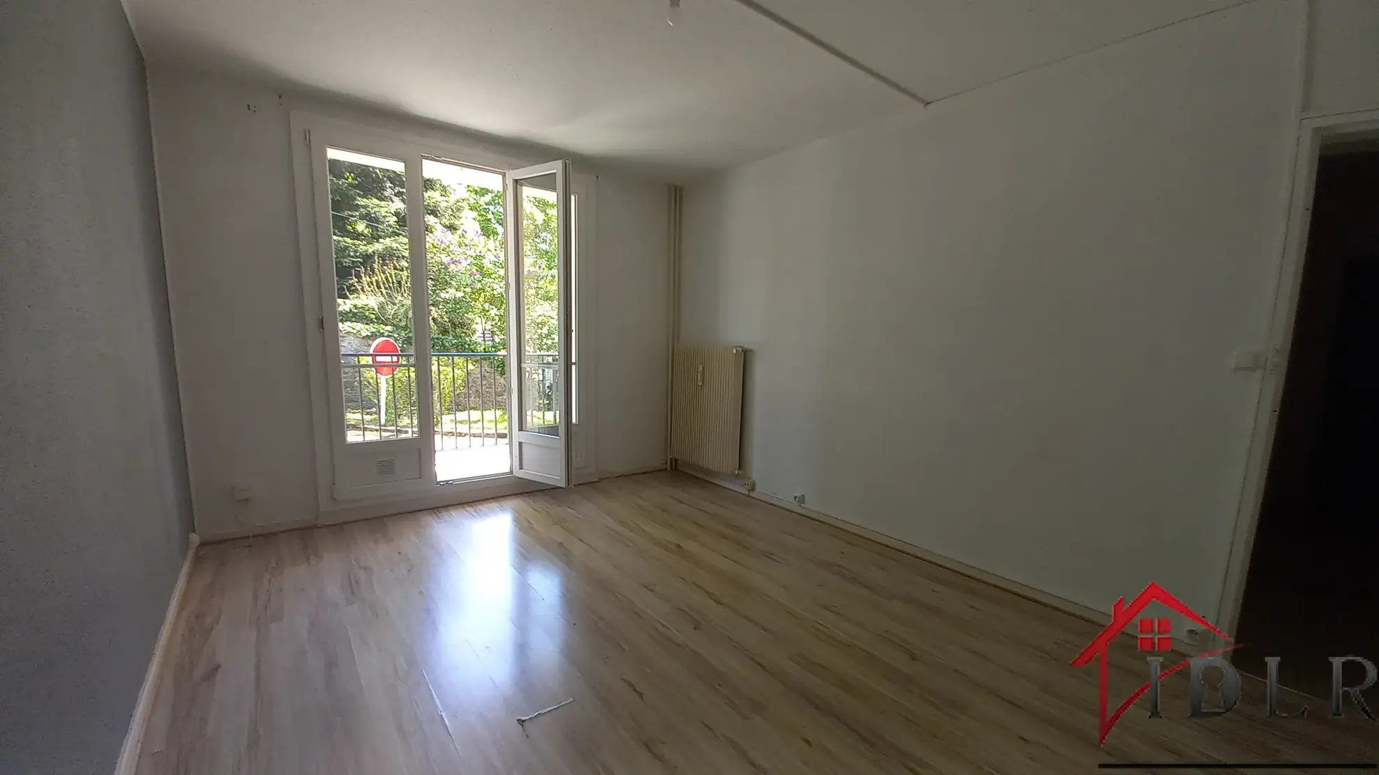 Appartement 3 pièces à Lons-le-Saunier avec terrasse, parking et cave 