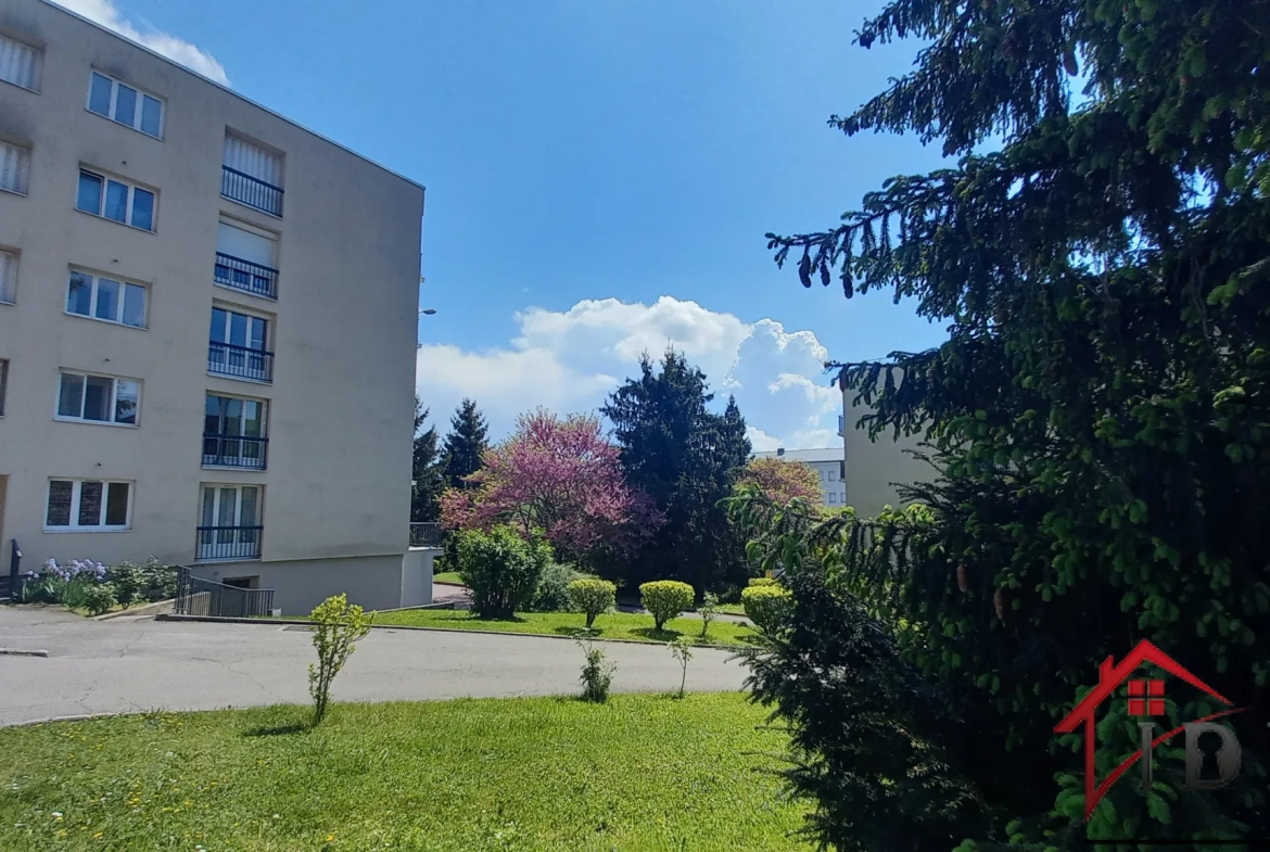 Appartement 3 pièces à Lons-le-Saunier avec terrasse, parking et cave 