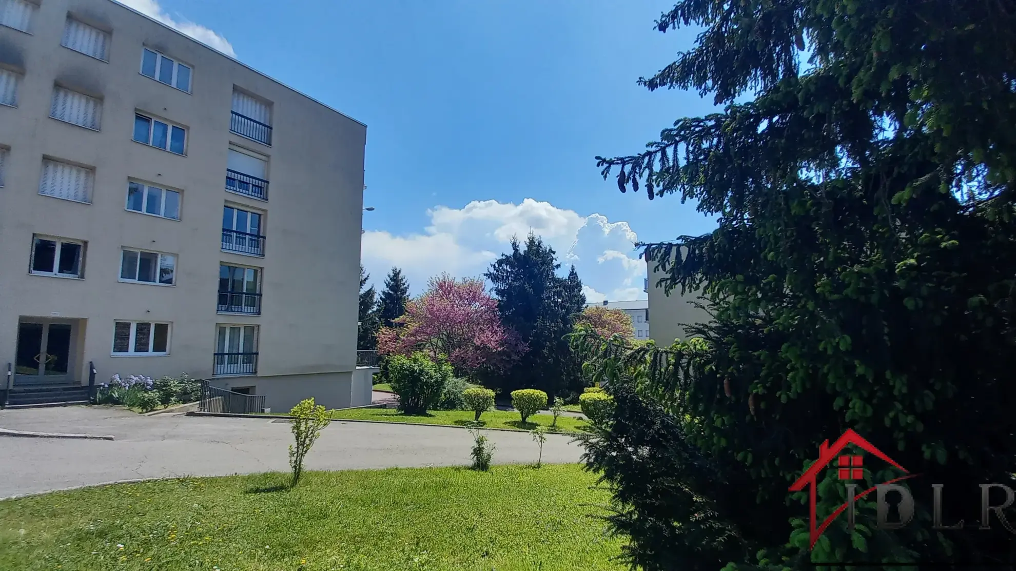 Appartement 3 pièces à Lons-le-Saunier avec terrasse, parking et cave 