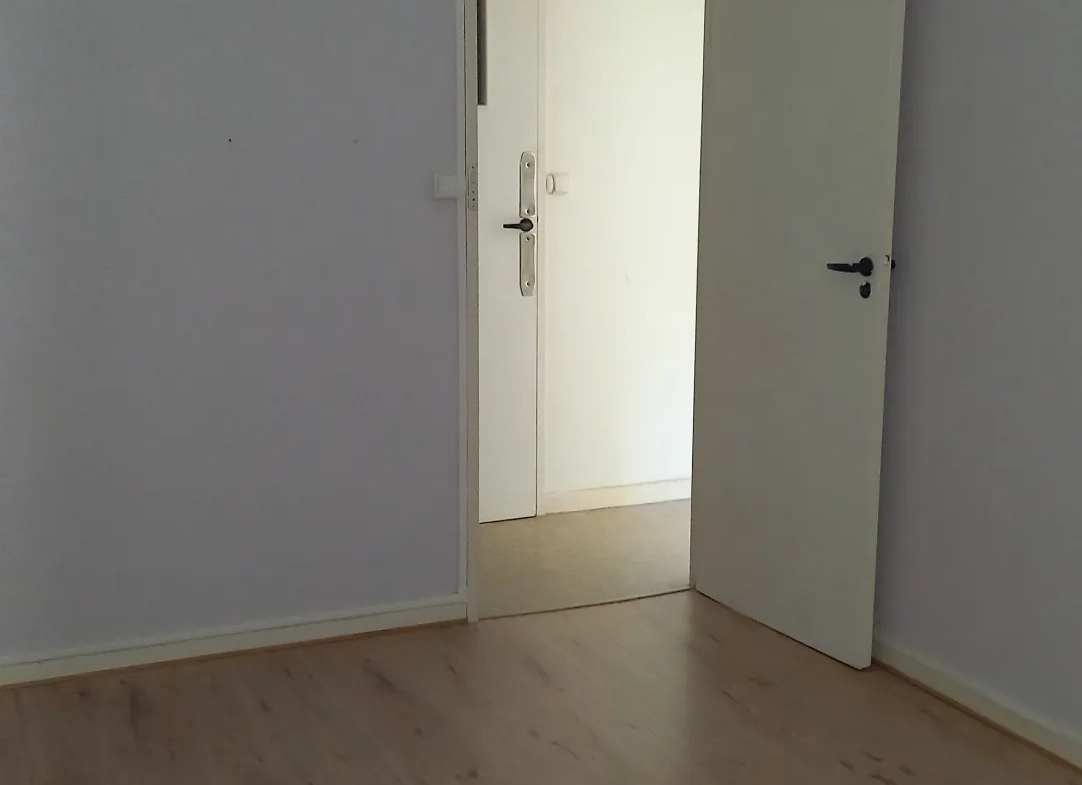 Appartement 3 pièces à Lons-le-Saunier avec terrasse, parking et cave 