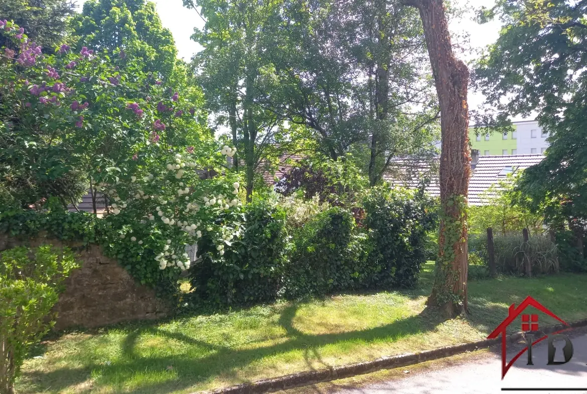 Appartement 3 pièces à Lons-le-Saunier avec terrasse, parking et cave 