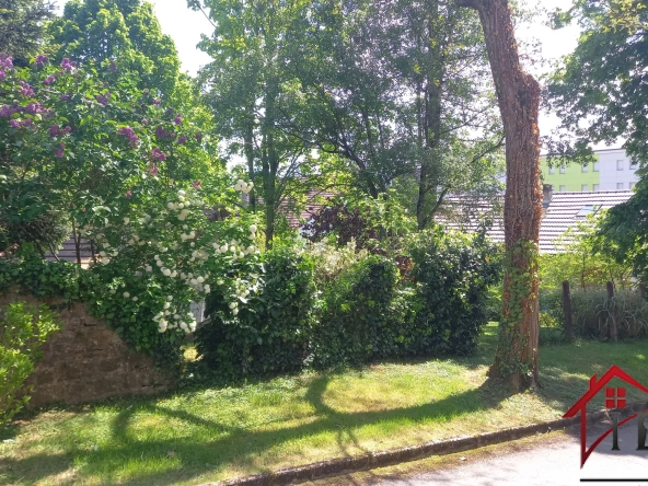 Appartement 3 pièces à Lons-le-Saunier avec terrasse, parking et cave