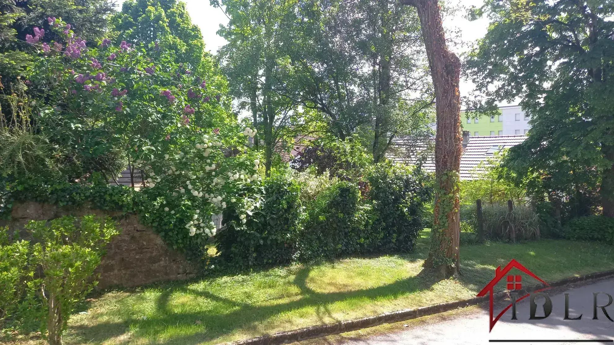 Appartement 3 pièces à Lons-le-Saunier avec terrasse, parking et cave 