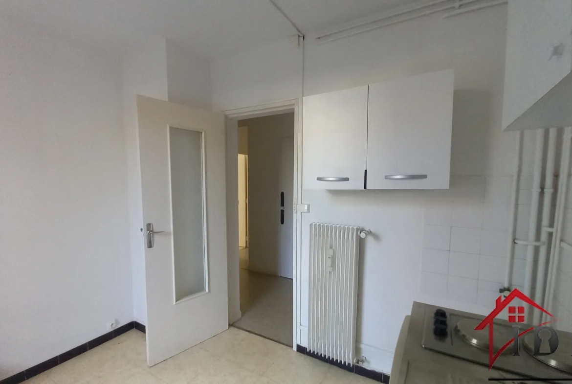 Appartement 3 pièces à Lons-le-Saunier avec terrasse, parking et cave 