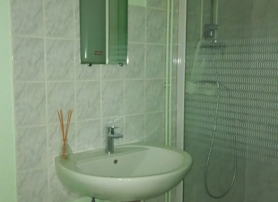 Appartement 3 pièces à Lons-le-Saunier avec terrasse, parking et cave 
