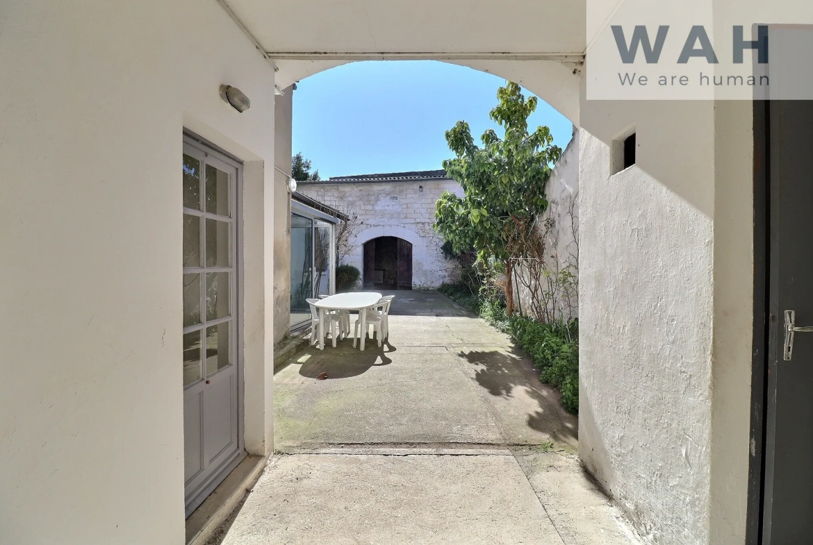 Maison de village 7 pièces à Lunel-Viel avec potentiel de rénovation 