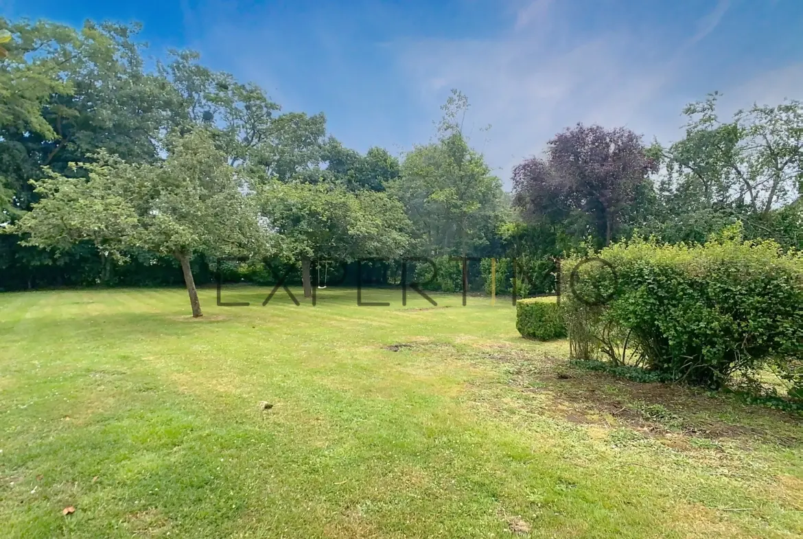 Belle parcelle constructible de 1271 m² à VACOGNES NEUILLY avec bâtiment et électricité 