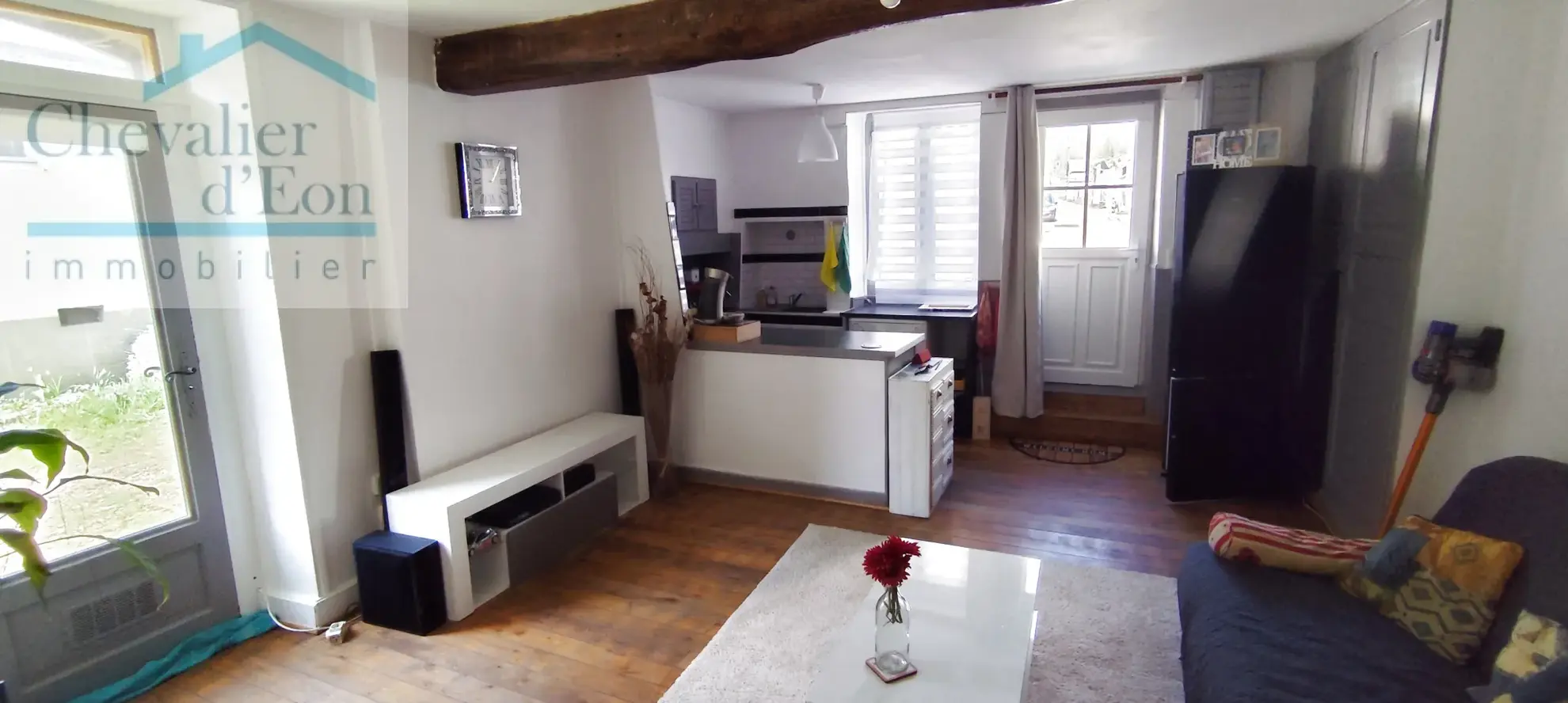 Vend maison à Ancy-le-Franc avec cour et jardin, 2 chambres, habitable immédiatement 