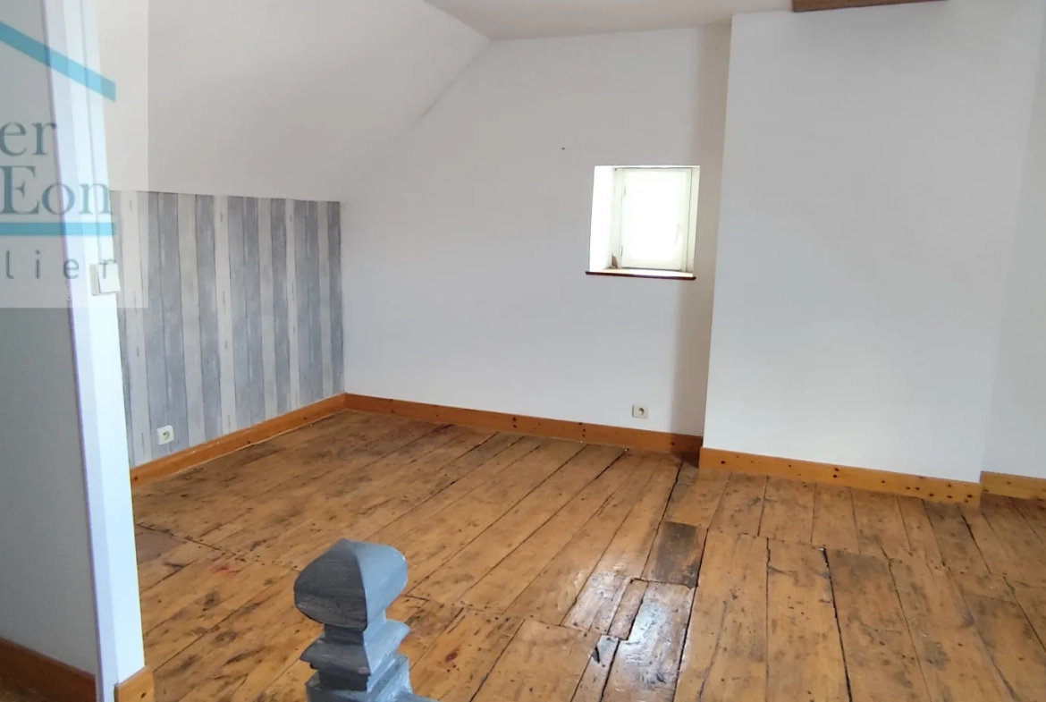 Vend maison à Ancy-le-Franc avec cour et jardin, 2 chambres, habitable immédiatement 