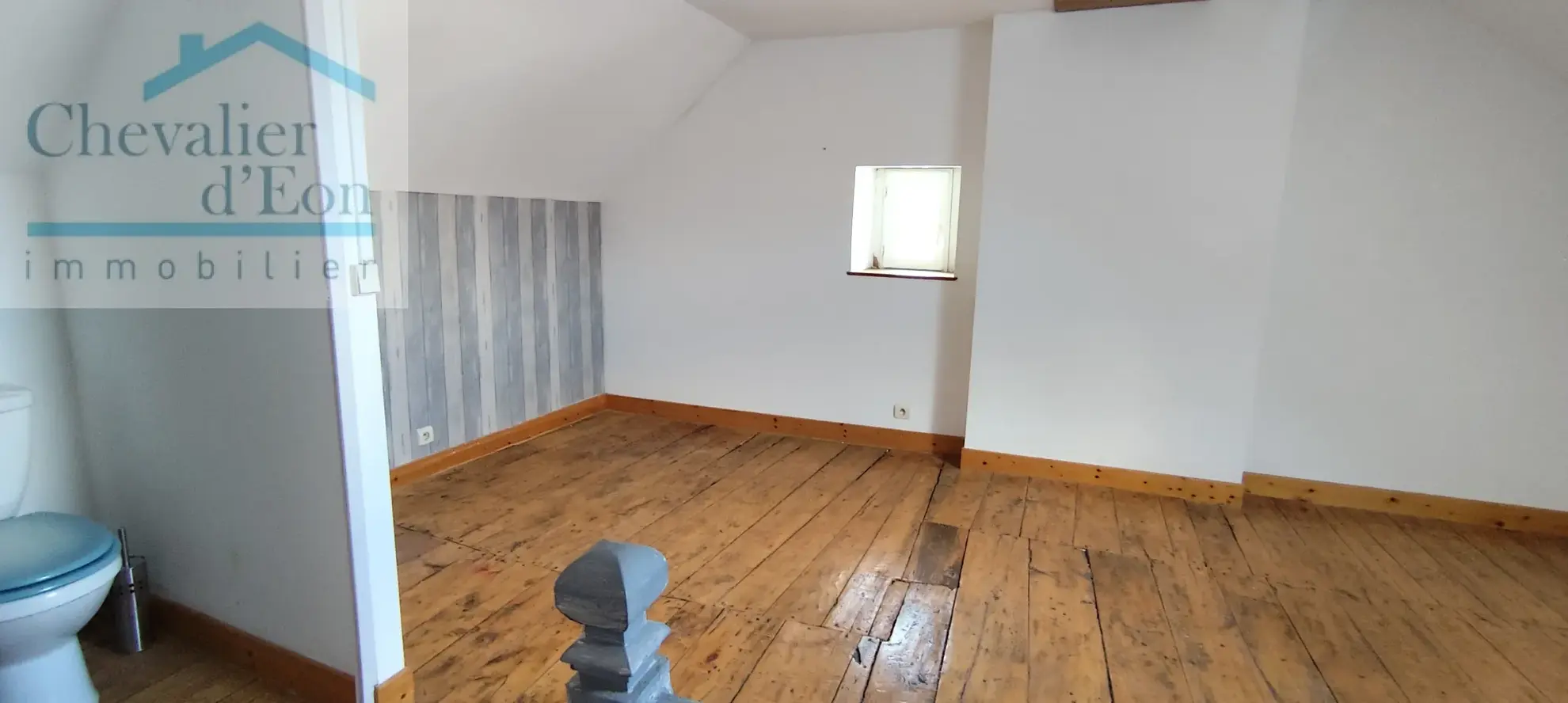 Vend maison à Ancy-le-Franc avec cour et jardin, 2 chambres, habitable immédiatement 