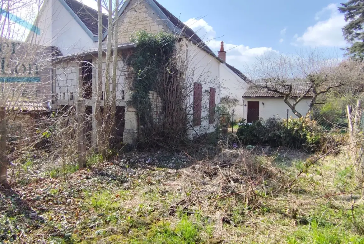 Vend maison à Ancy-le-Franc avec cour et jardin, 2 chambres, habitable immédiatement 