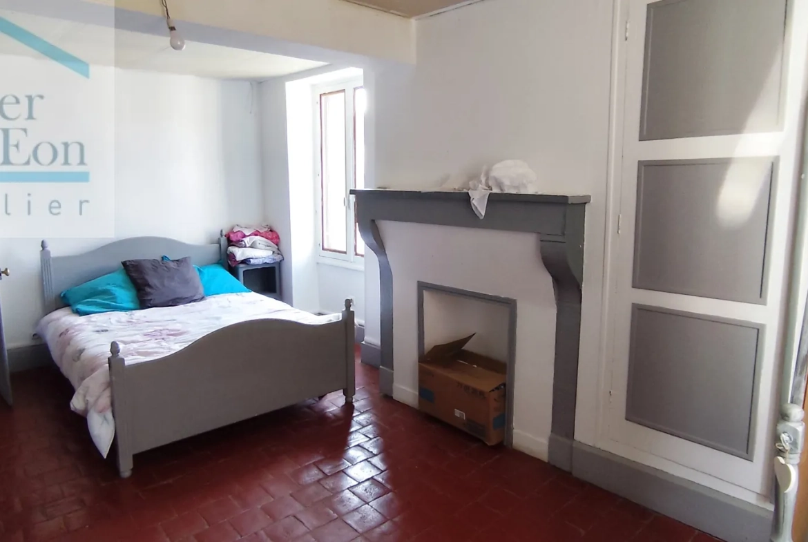 Vend maison à Ancy-le-Franc avec cour et jardin, 2 chambres, habitable immédiatement 