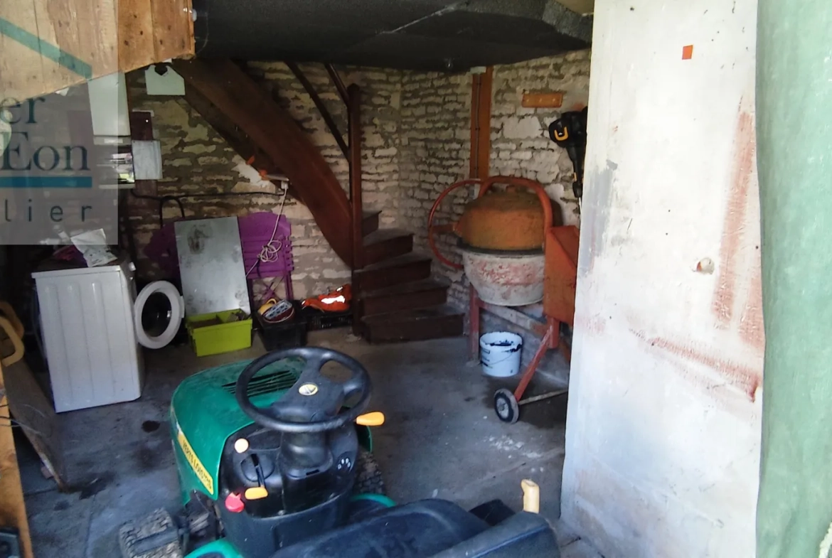 Vend maison à Ancy-le-Franc avec cour et jardin, 2 chambres, habitable immédiatement 