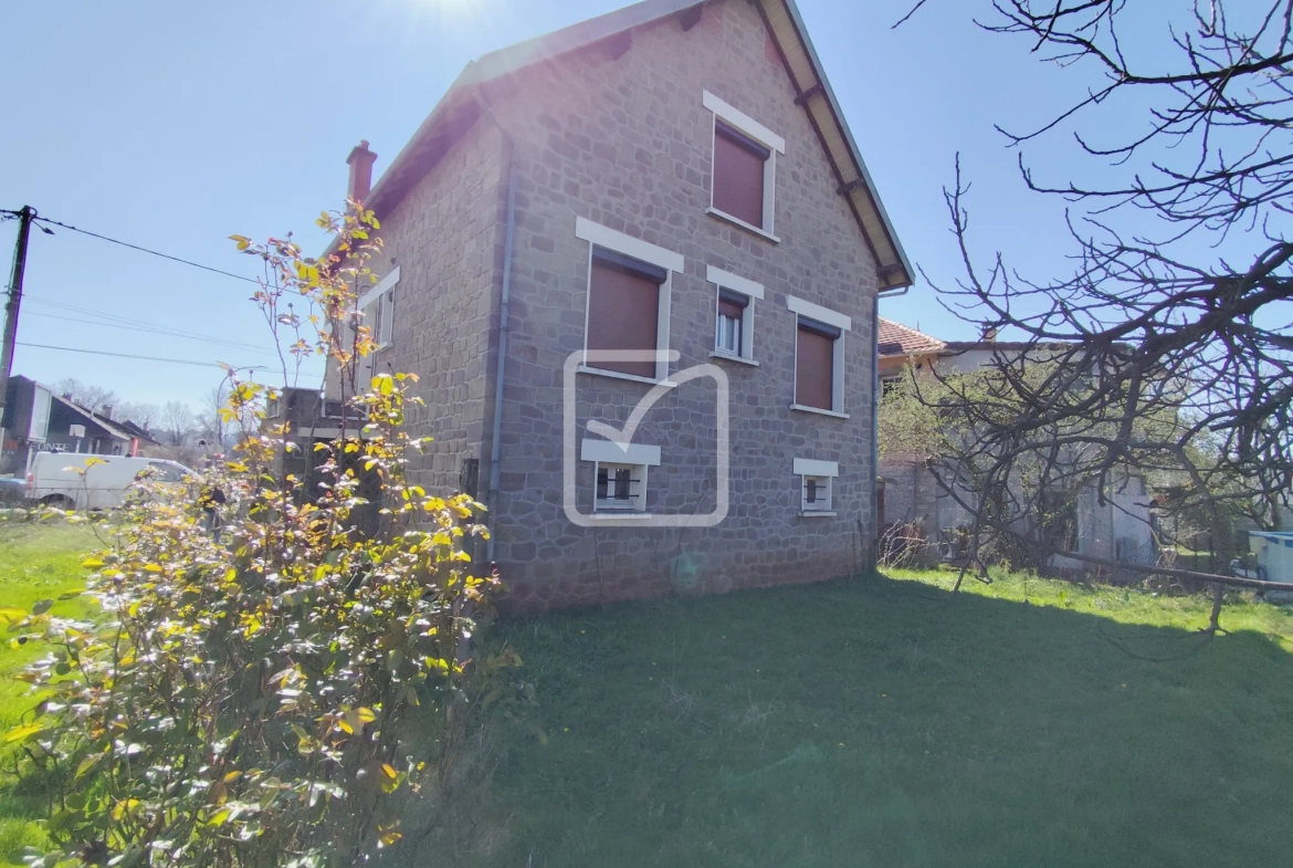 Charmante maison en pierre avec jardin à Brive-la-Gaillarde 