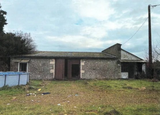 Maison de 7 chambres en vente aux enchères à Nottonville (28) - Prix départ 20 000 € 
