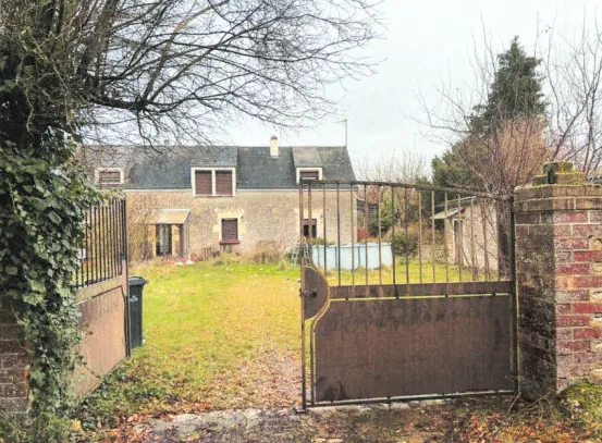 Maison de 7 chambres en vente aux enchères à Nottonville (28) - Prix départ 20 000 € 